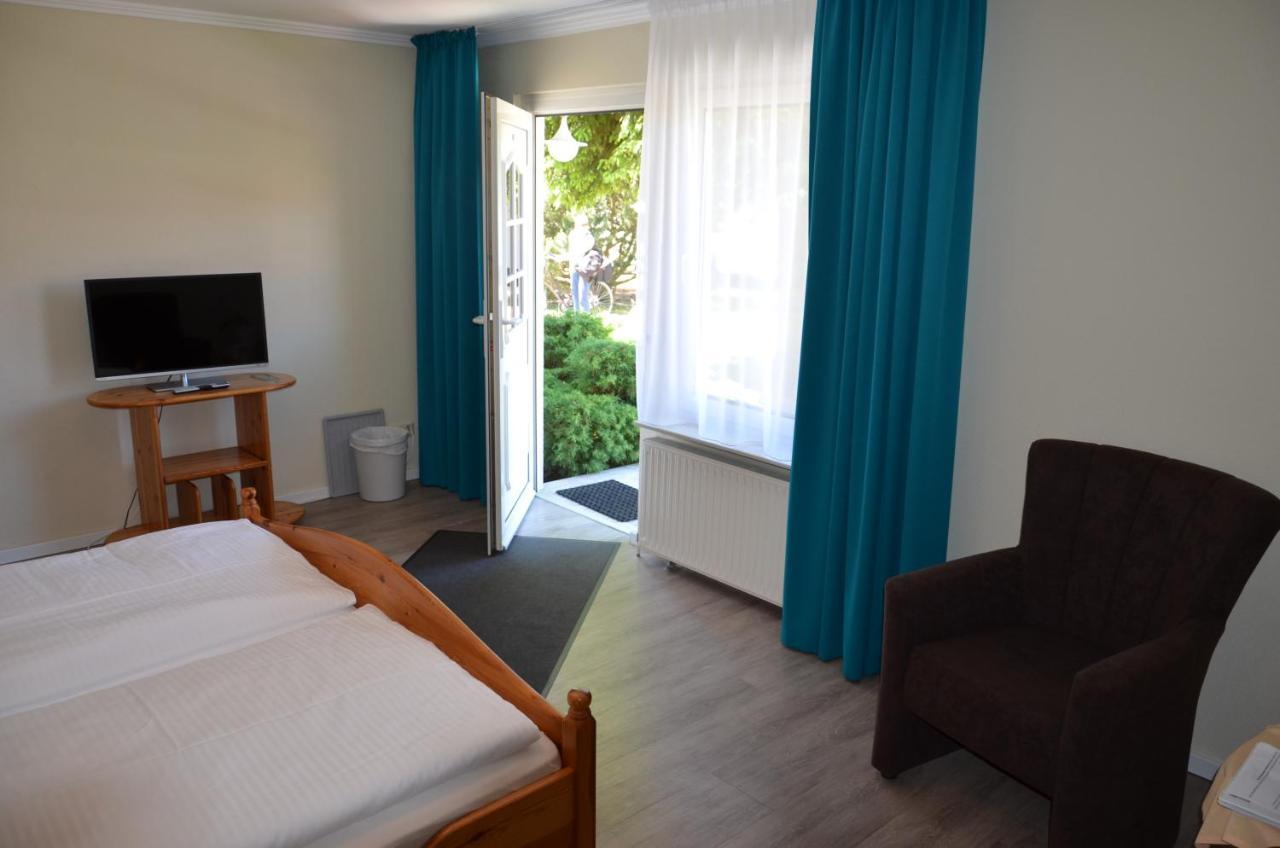 Hotel Pommerscher Hof ツィノヴィッツ エクステリア 写真