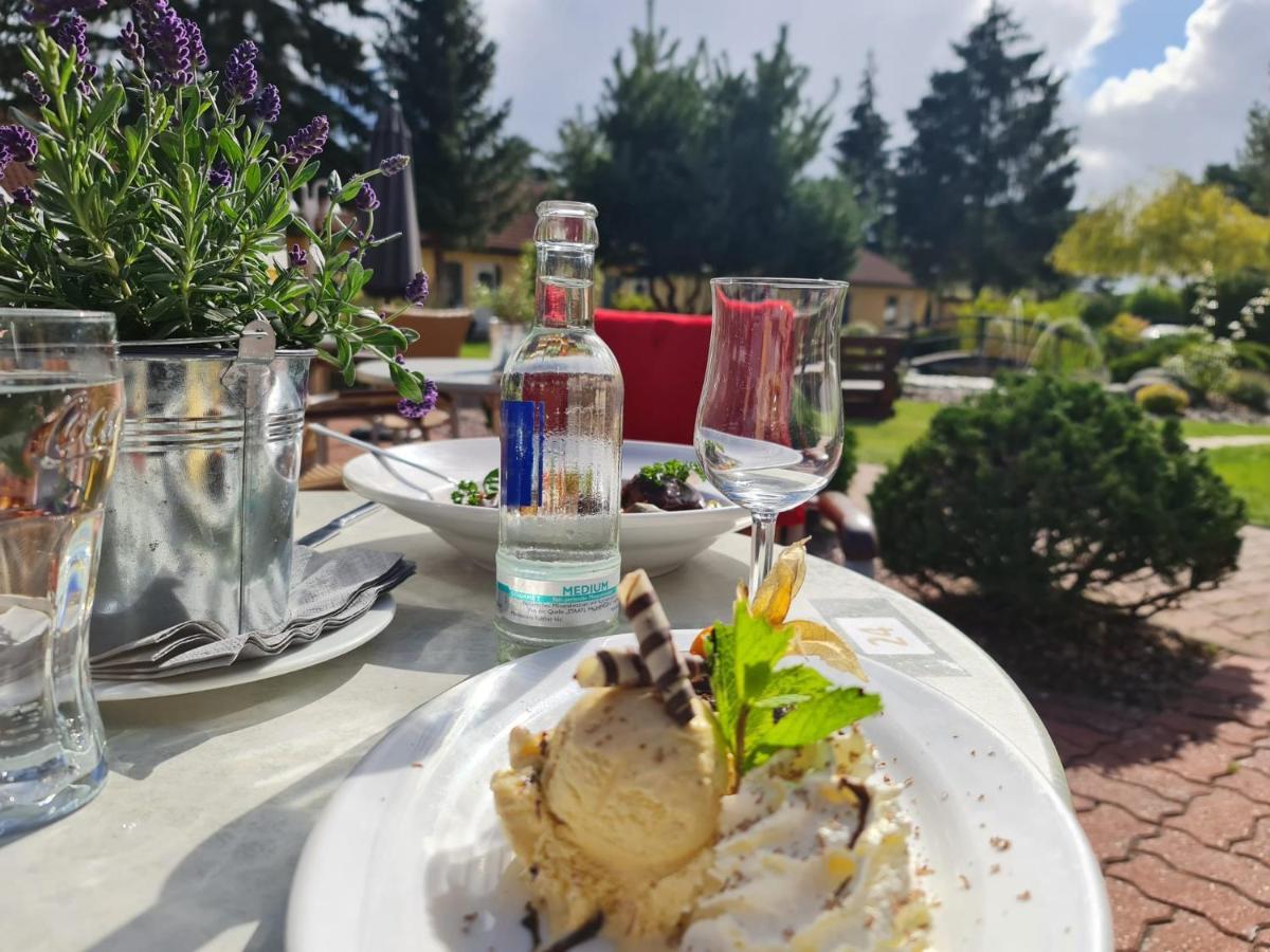 Hotel Pommerscher Hof ツィノヴィッツ エクステリア 写真