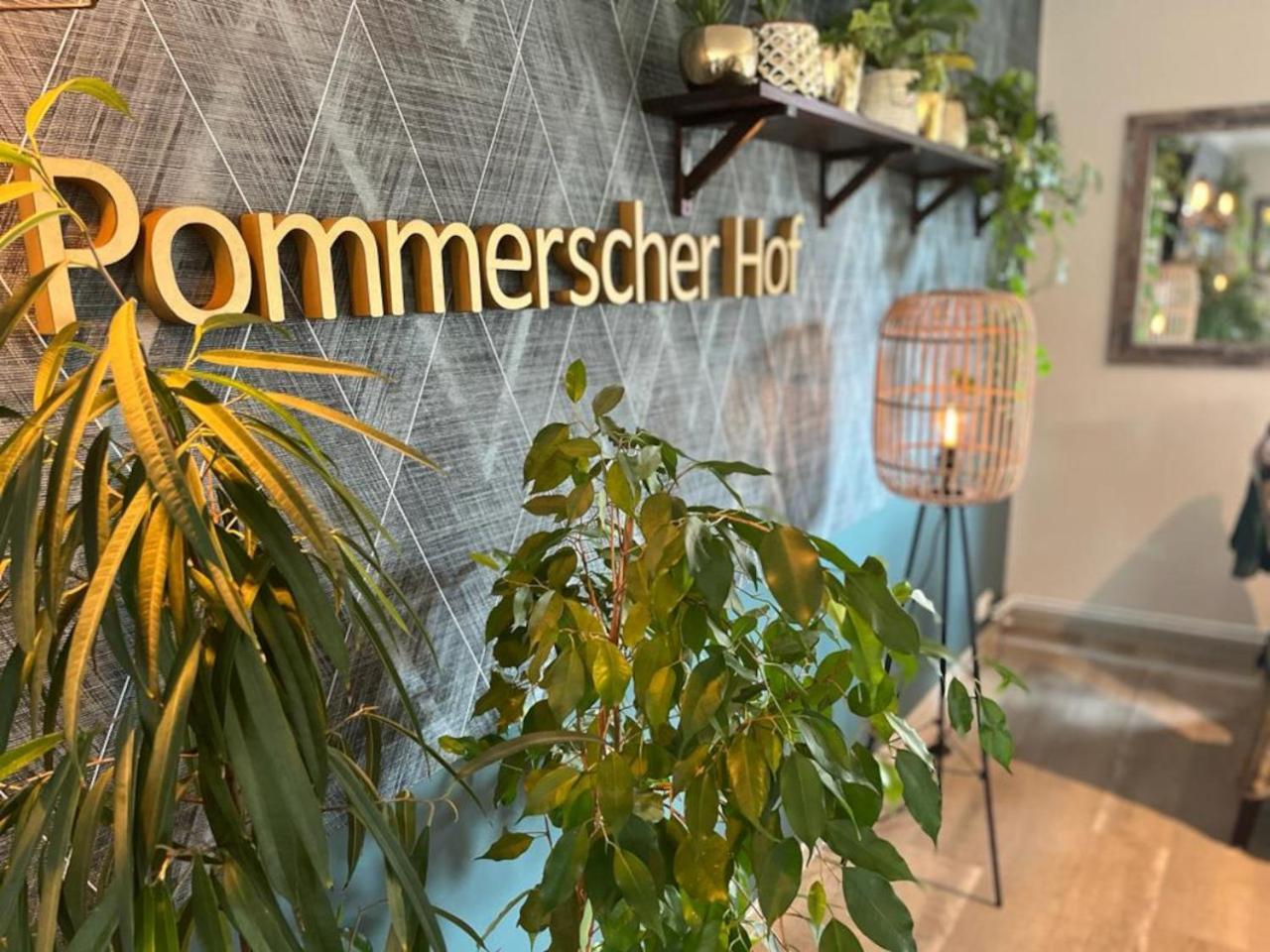 Hotel Pommerscher Hof ツィノヴィッツ エクステリア 写真