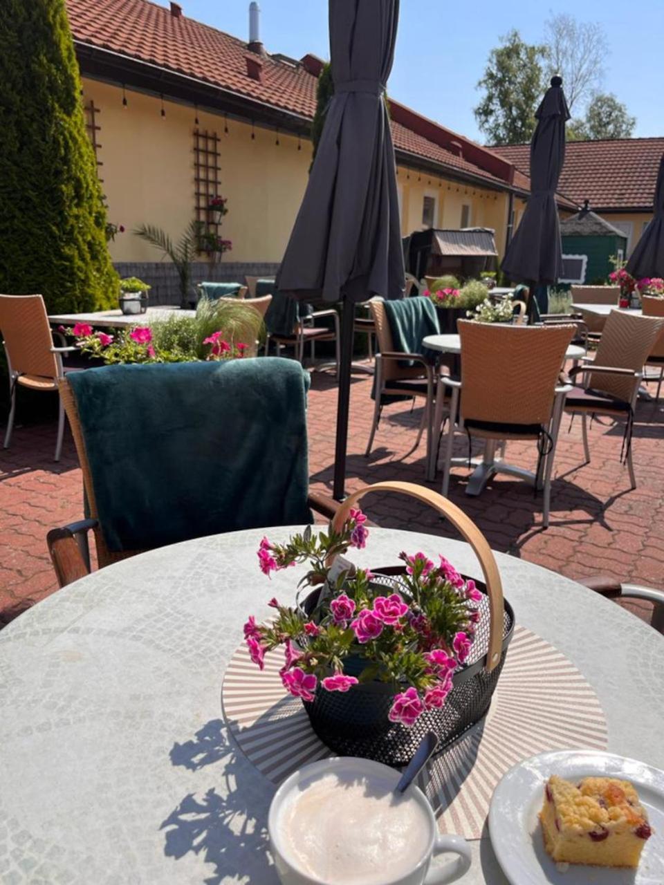 Hotel Pommerscher Hof ツィノヴィッツ エクステリア 写真