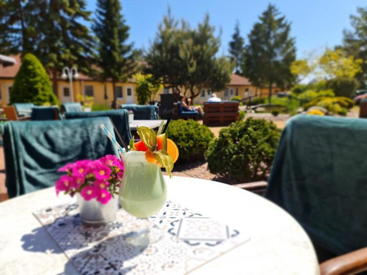 Hotel Pommerscher Hof ツィノヴィッツ エクステリア 写真