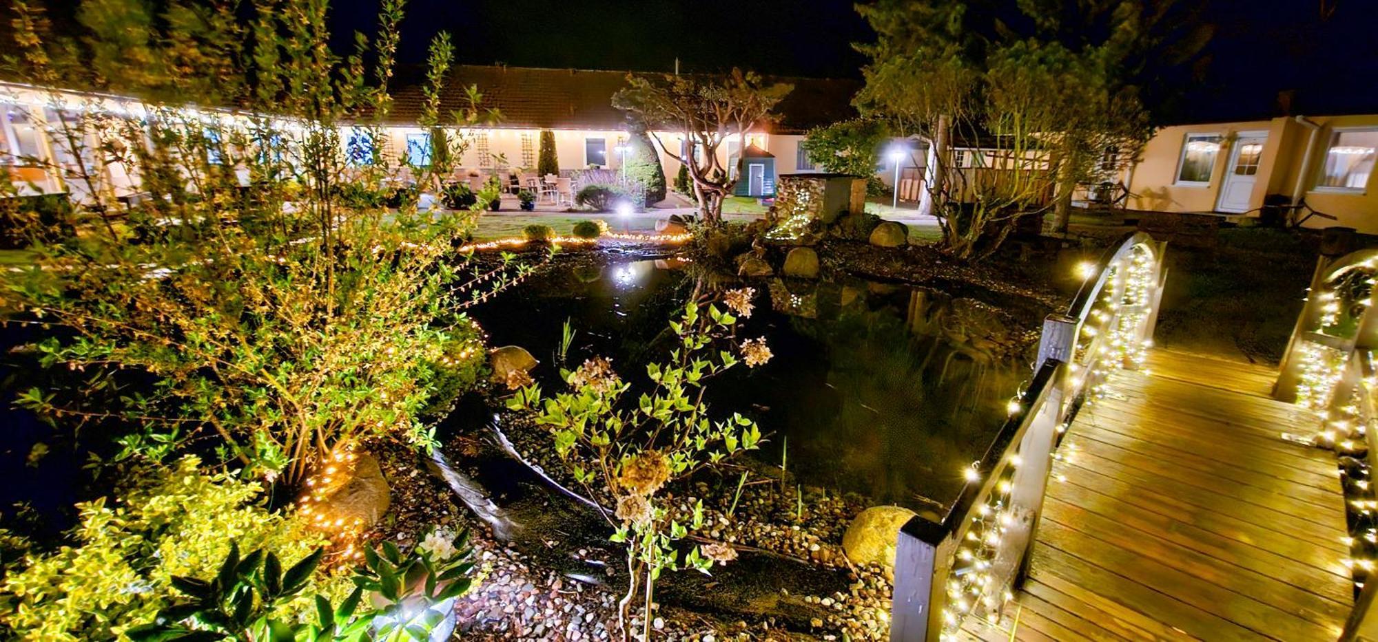 Hotel Pommerscher Hof ツィノヴィッツ エクステリア 写真
