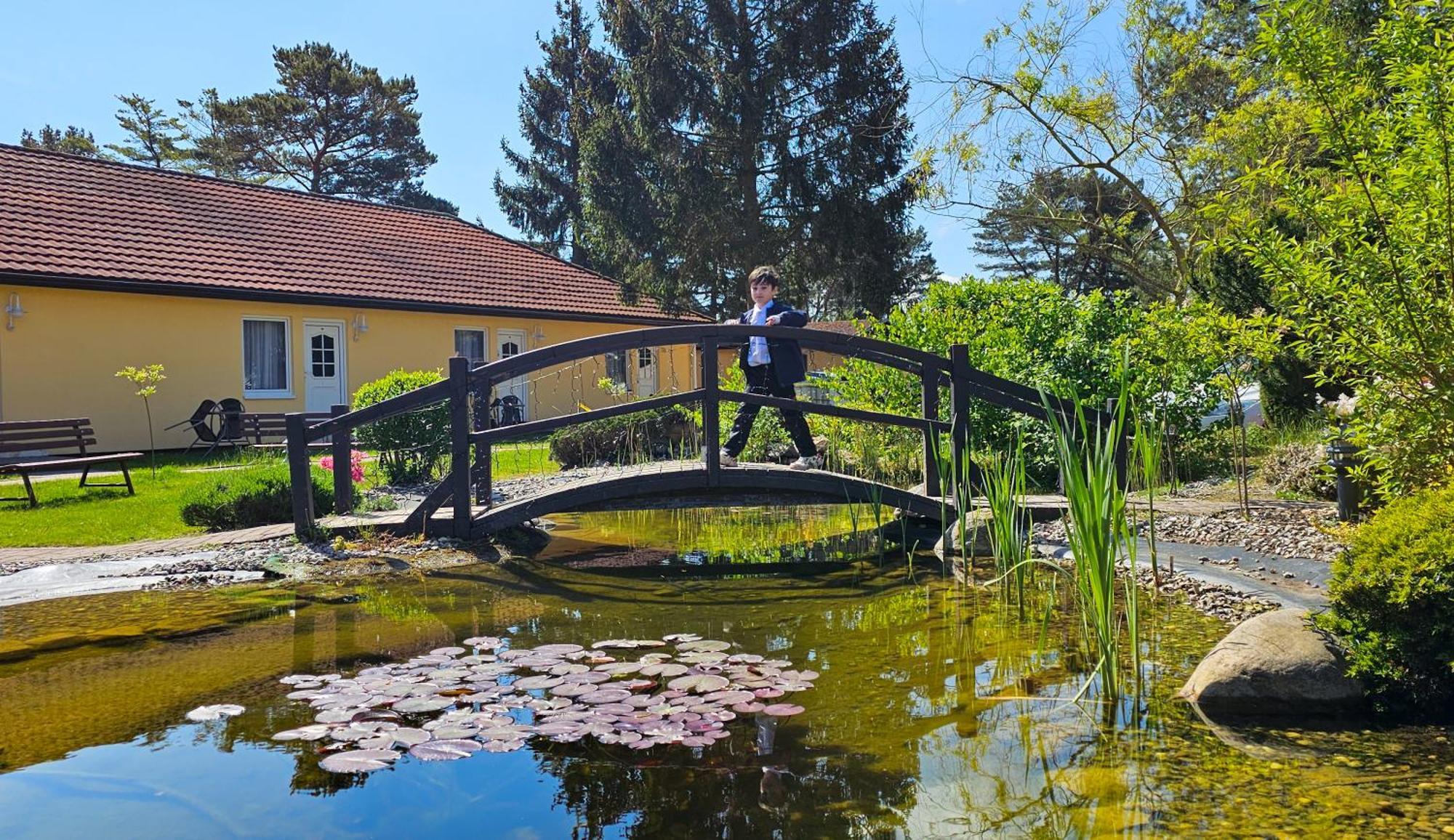 Hotel Pommerscher Hof ツィノヴィッツ エクステリア 写真