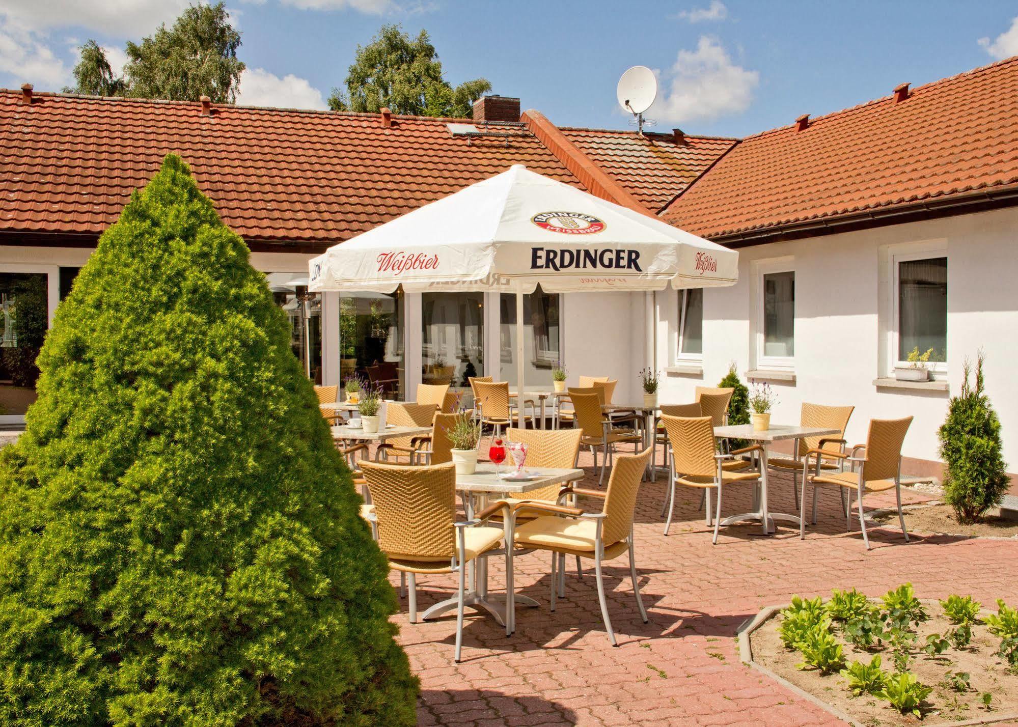 Hotel Pommerscher Hof ツィノヴィッツ エクステリア 写真